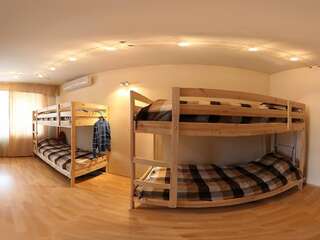 Гостиница Stop House Хостел Новосибирск Кровать в общем 8-местном номере для мужчин-1