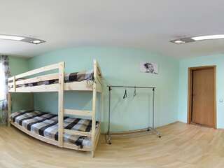 Гостиница Stop House Хостел Новосибирск Кровать в общем 8-местном номере для мужчин-3